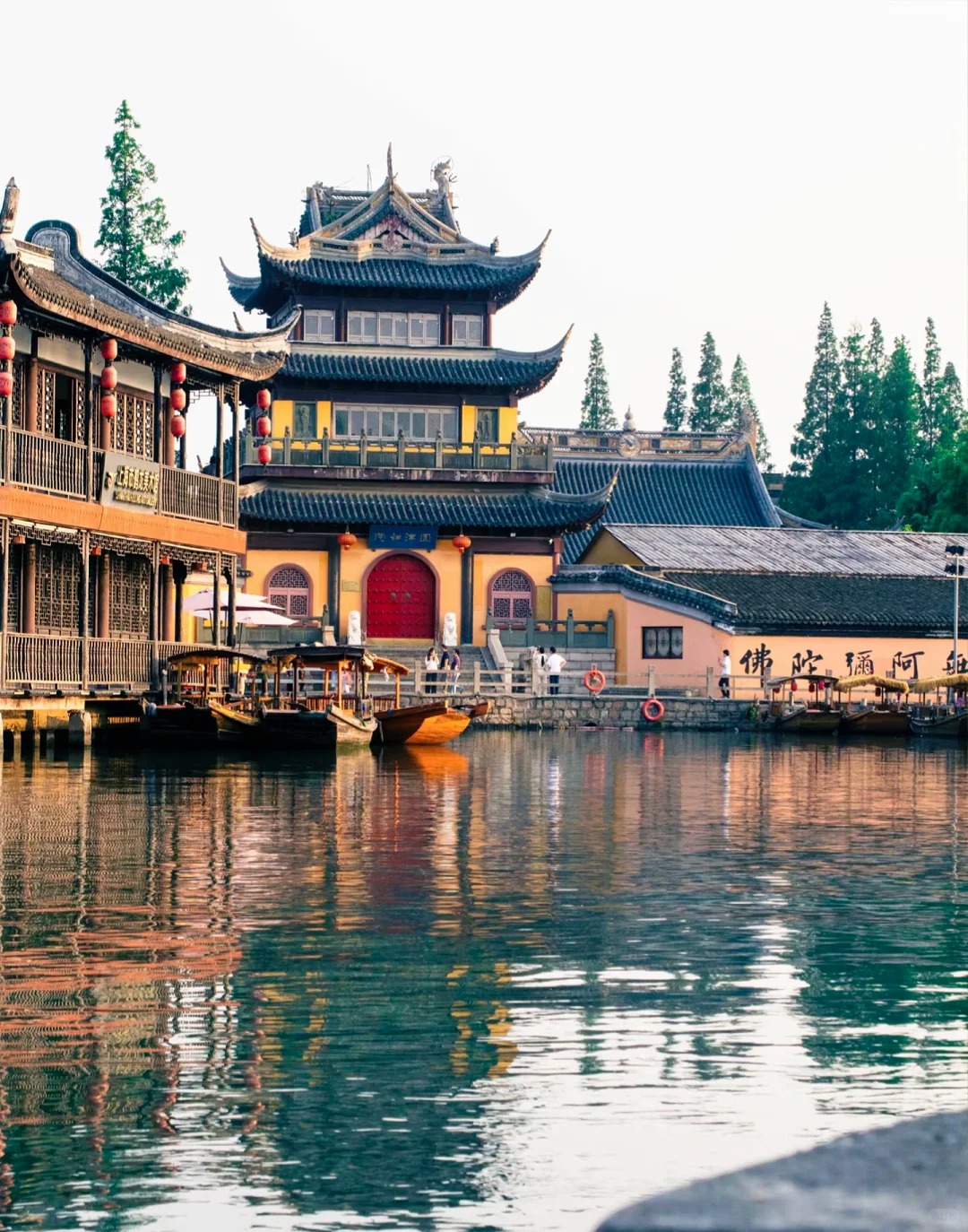 Graffiti in the water town and a stroll through the French Concession